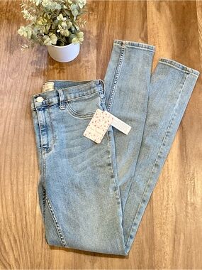 NWT Free People Light Blue Skinny Jeans